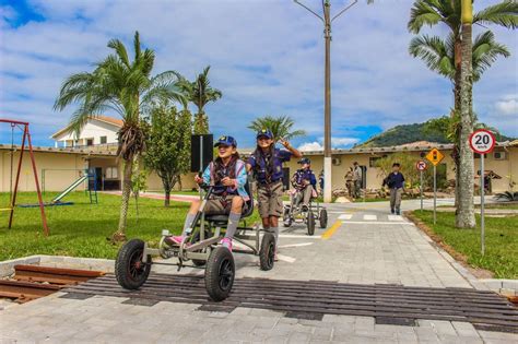 Grupo Escoteiro Willy Zumblick Visita Quartel Da Pm E Se Encanta