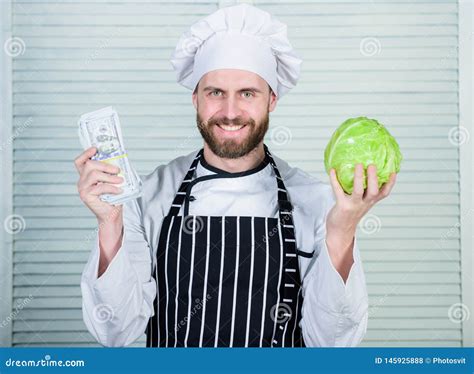 Negocio De Dinero Cocinero Profesional Del Cocinero En Cocina Del