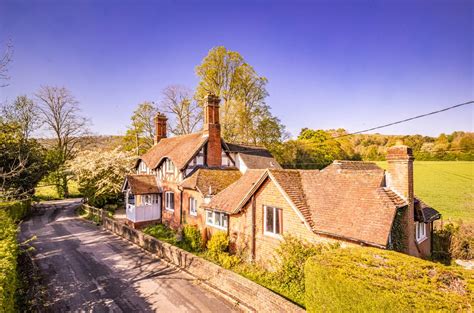 Cleeve Court Lodge Streatley On Thames Rg8 3 Bed Detached House For