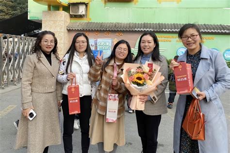 情暖三月天，巾帼绽芳华 成都龙泉义和小学欢庆“妇女节”