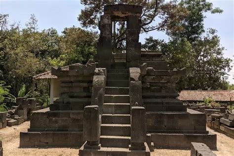 Mengenal Lebih Dekat Candi Lawang Peninggalan Kerajaan Mataram Kuno Di