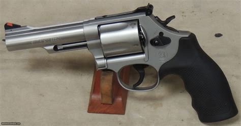 Smith And Wesson Sandw Model 69 Stainless 44 Magnum Caliber Revolver Sn