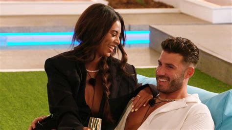 Love Islands Sophie Piper Declares Her Love For Joshua Ritchie In