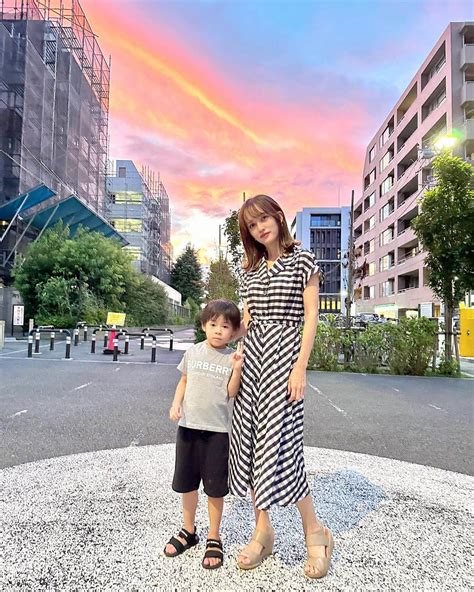 奥山絵里奈さんのインスタグラム写真 奥山絵里奈instagram「最近夕方の空の色が綺麗な日が多い🧡 マイエレメント 観に行ったんだ