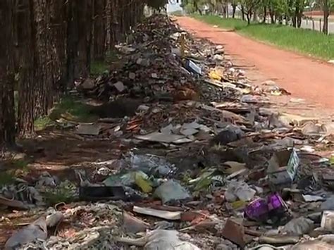 G1 Acúmulo de lixo em terrenos preocupa moradores de Tatuí notícias