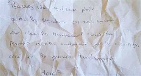 Casal gay recebe carta para deixar apartamento São os primeiros a