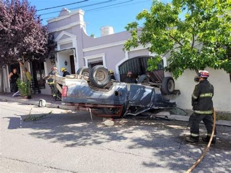 Brutal Vuelco En Patagones En La Camioneta Viajaban Dos Adultos Y