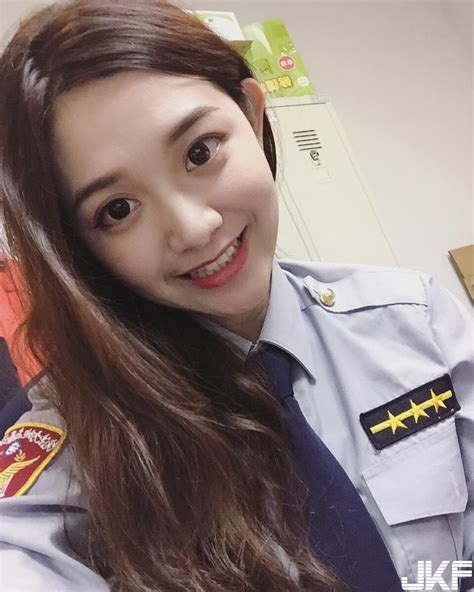 台灣亮麗女警曬「性感制服」照引瘋傳！自曝「制服太緊」大爆扣！實在太兇了 小濕妹圖