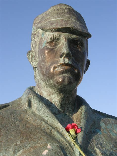 Capitão de Abril Monumento ao Salgueiro Maia em Santarém Robert