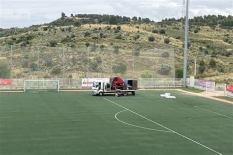 Arrancan las obras de renovación del césped artificial en la Ciudad del