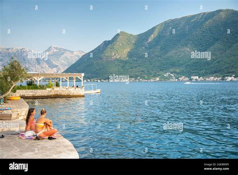 Giovani Donne In Bikini Immagini E Fotografie Stock Ad Alta Risoluzione Alamy