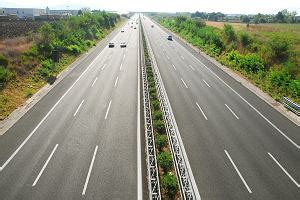 Czy na autostradzie można wyprzedzać z prawej strony MISTERMOTO pl