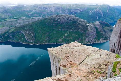 Preikestolen cliff - Norway — Stock Photo © Tampaci #89257916