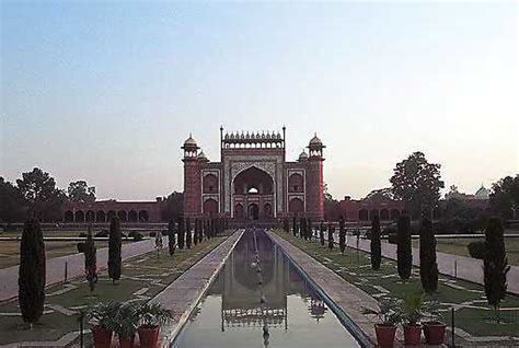 Features Of The Paradise Garden Explore The Taj Mahal