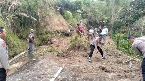 Breaking News Longsor Tutupi Jalan Di Bener Meriah Transportasi