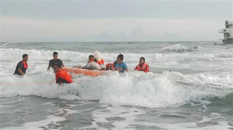 24 Na Mga Tripulante Ng Cargo Ship Na Sumadsad Sa Masinloc Nailigtas Ng