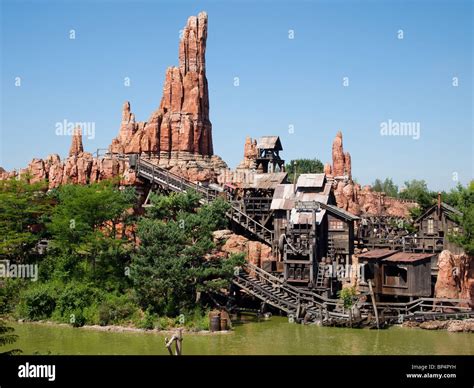 Big Thunder Mountain Roller Coaster Disneyland Paris Stock Photo Alamy