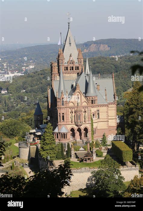 Schloss Drachenburg Historie Fotos Und Bildmaterial In Hoher