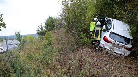 Fotos Unfall Auf Der A Bei G Ttingen Auto Landet In W Ldchen