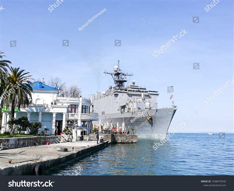 Us Navy Dock Landing Ship Uss Stock Photo 1048479550 | Shutterstock