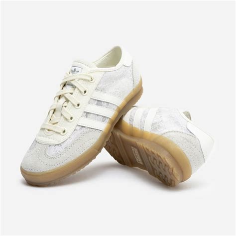 8月8日海外発売NAKED x adidas Tischtennis の定価抽選販売店舗情報