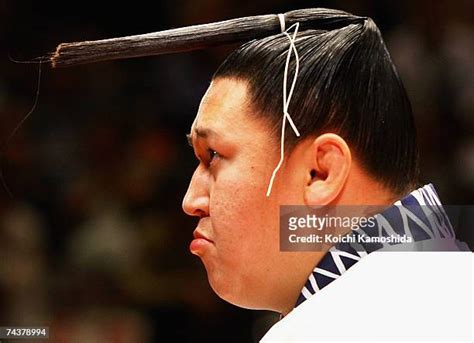 Sumo Wrestler Hair Photos and Premium High Res Pictures - Getty Images