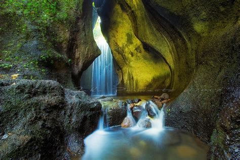 Surga Tersembunyi Di Air Terjun Tukad Cepung Bangli Bali Lova Holiday