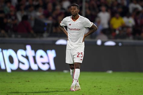 Roma Tegola Wijnaldum Frattura Della Tibia Destra