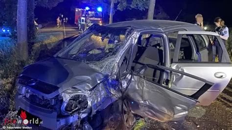 D Crash Rettung Nach Pkw Kollision Mit Baum Bei Vreden Fireworld At