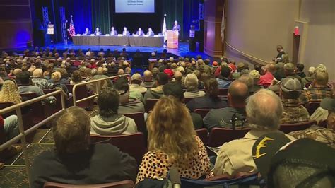 Illinois Town Hall Brings Out Hundreds Opposed To Assault Weapons Ban