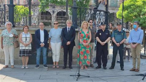 Un Centenar De Personas Participa En Segovia En El Homenaje A Miguel