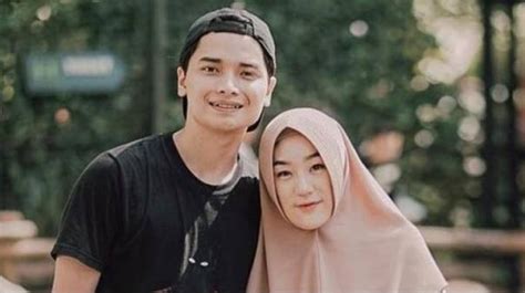 Larissa Chou Pamer Perut Buncit Alvin Faiz Cuek Umrah Bareng Istri