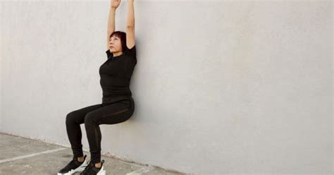 Pilates En Pared Los 4 Ejercicios Perfectos Para Fortalecer Todo El