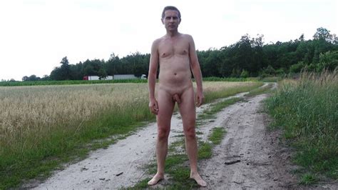 Naked à Pied Près De La Route Nationale Pornhub