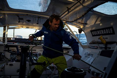 Thomas Ruyant Domine Le Pot Au Noir Et Prend La T Te Du Vend E Globe