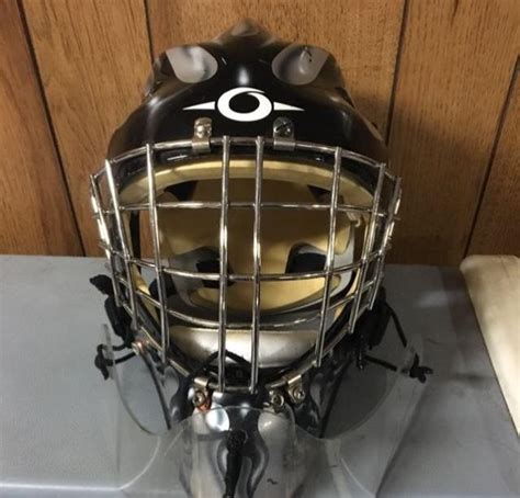 Used Ollie Goalie Helmet | SidelineSwap