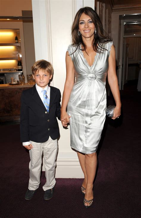 Photo Elizabeth Hurley Et Son Fils Damian L Op Ra Le Juillet