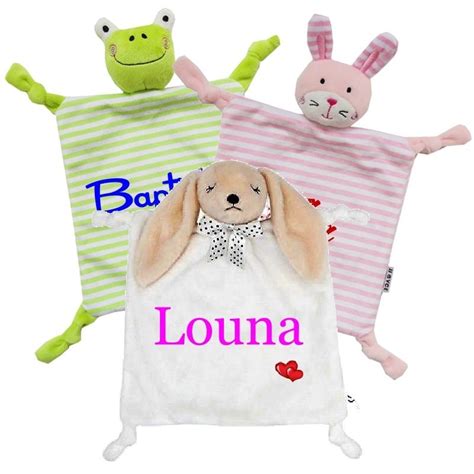 Personnalisation de peluche et doudou pour bébé avec prénom et logo