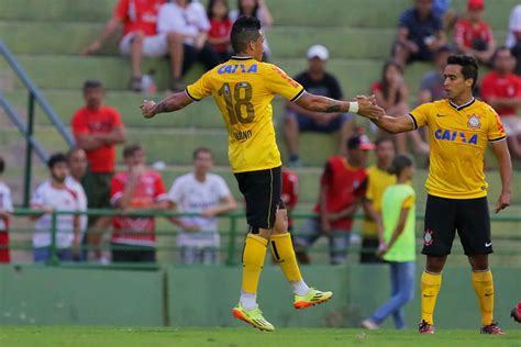 Elias Marca Primeiro Gol Em Retorno E Corinthians Bate Uberaba Em Jogo