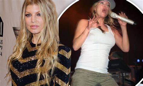 Fergie Opens Up About The Now Infamous Moment She Wet Herself Onstage Daily Mail Online