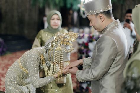 Aceh Traditional Wedding of Sarah & Irfan - Aceh Traditional Wedding of ...