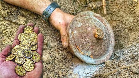 Treasure Hunting By Metal Detector Metal Detecting Youtube