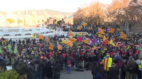 Junqueras Se Ve Obligado A Abandonar Las Protestas Contra La Cumbre