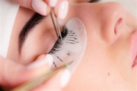 How To Remove Eyelash Extensions At Home A Complete Guide Csg