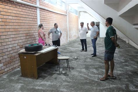 Prefeito E Equipe Vistoriam Obras De Melhorias No Ginásio Municipal