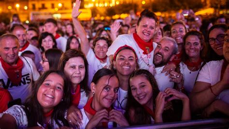 Ana Mena Vibra En San Ferm N Ante Miles De Personas En El Ltimo