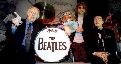 'Fifth Beatle' George Martin dies at age 90 | Daily Sabah