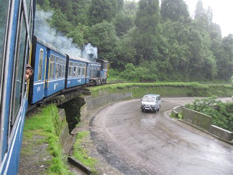 File:Toy train of darjeeling.JPG - Wikimedia Commons