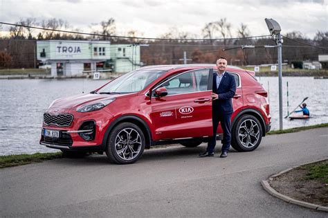 Kia Est Le Transporteur Officiel Du Projet De L Athl Te Le Plus Titr