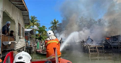 40 Penduduk Tinggal Sehelai Sepinggang Rumah Terbakar Harian Metro